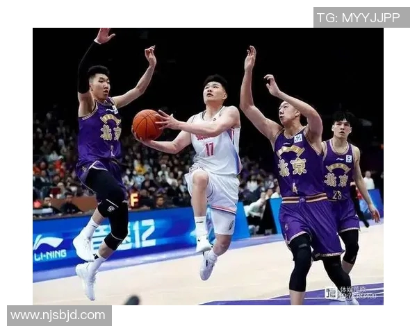 CBA精彩对决辽宁队迎战江苏队双方全力争胜展现篮球魅力 CBA精彩对决辽宁队迎战江苏队双方全力争胜展现篮球魅力